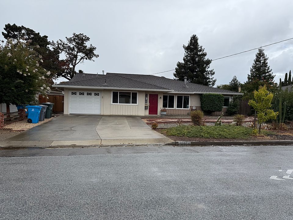 1st image of 20874 Greenleaf Dr