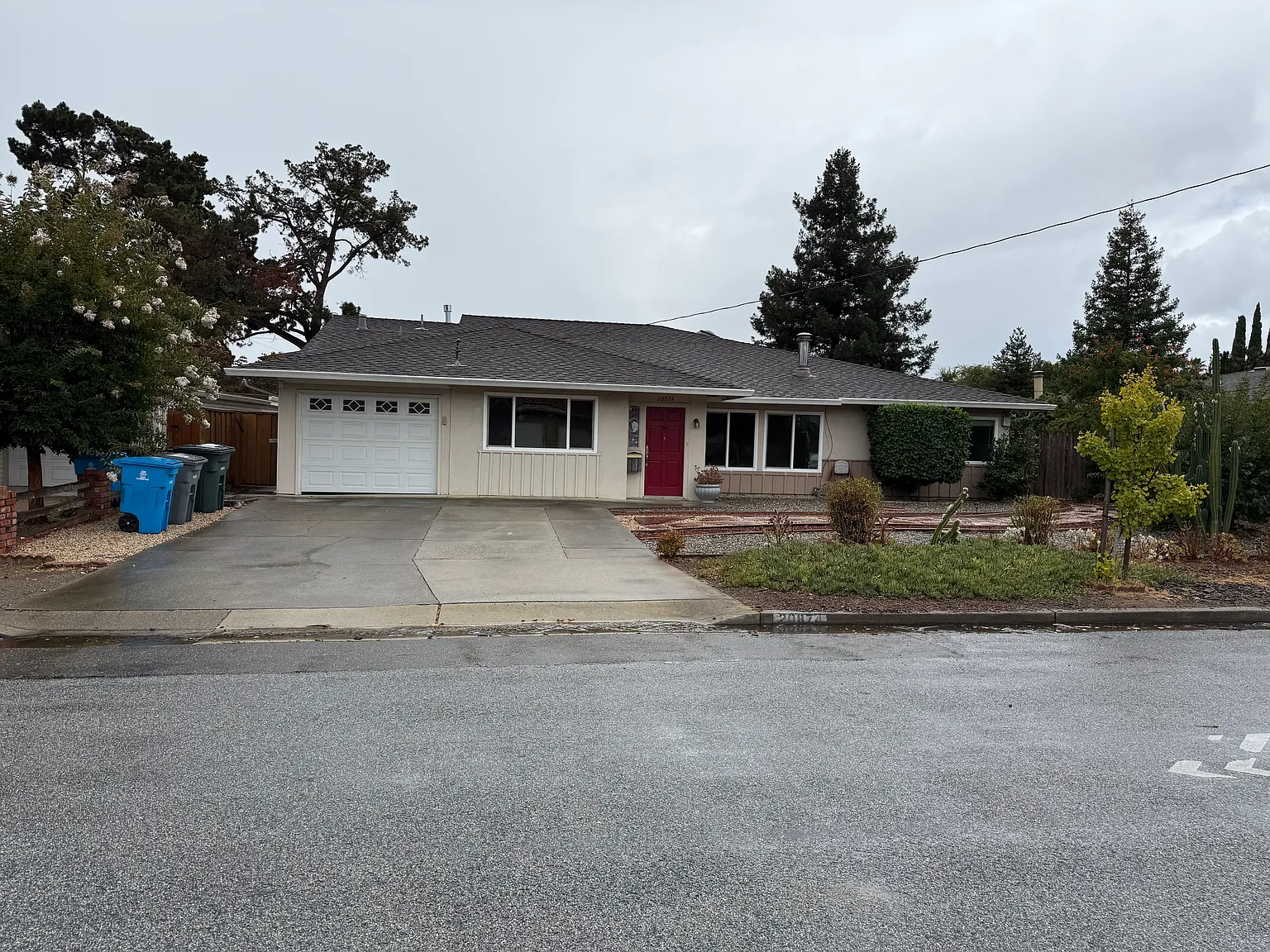 20874 Greenleaf Dr photo 1