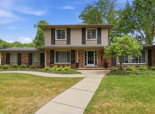 7041 Stonebrook Rd, West Bloomfield, MI 48322