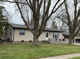 440 Cindy St, Windom, MN 56101