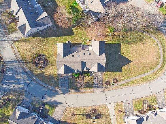 4th image of 21 Cricket Hill Rd #21
