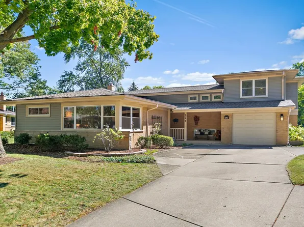 271 S Boyd Ave, Elmhurst, IL 60126