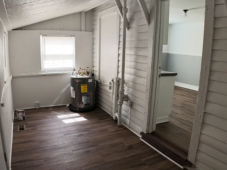 mud room with laundry hook ups (inside home)