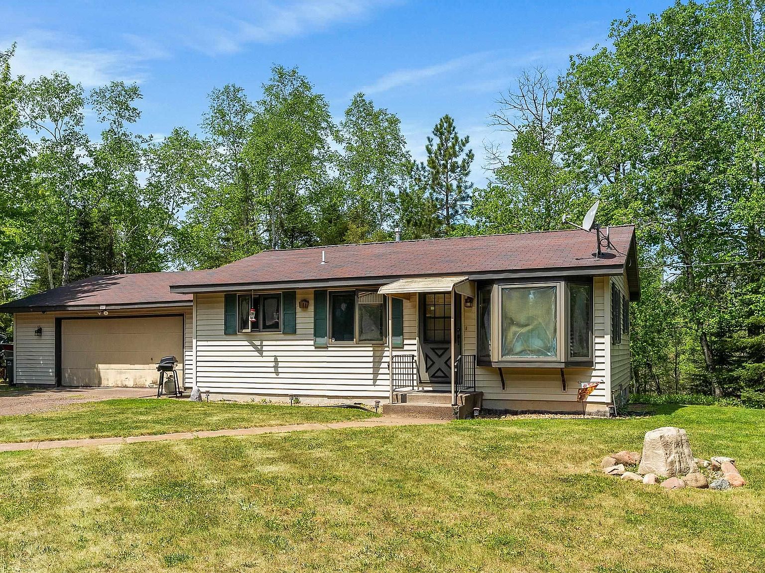 6579 Locust Rd, Duluth, MN 55803 Zillow