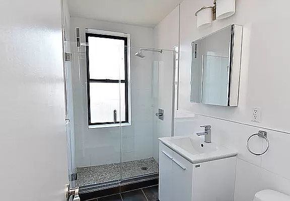 4th image of 137 W 137th St APT 2E