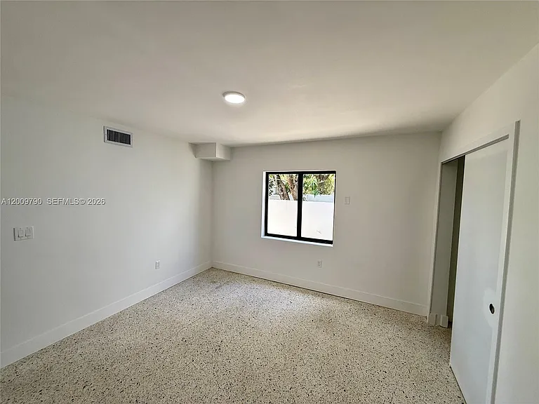 180 NE 57th St #4 — Photo 7