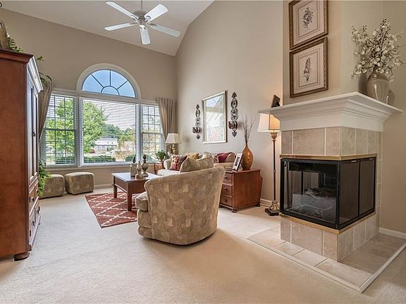5th image of 1098 Lakemont Dr