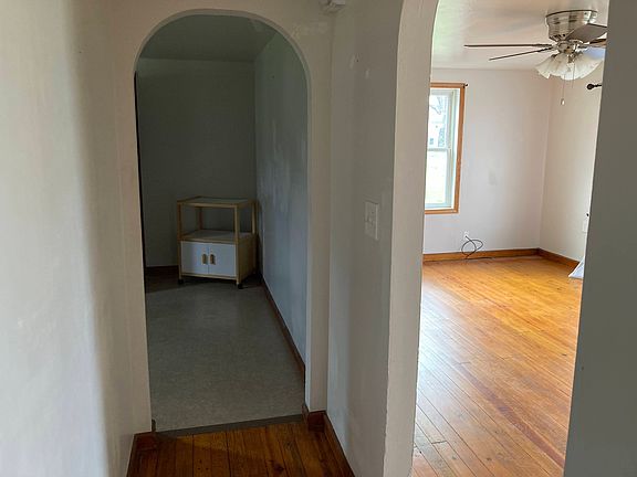 5th image of 463 Ashwood Ave
