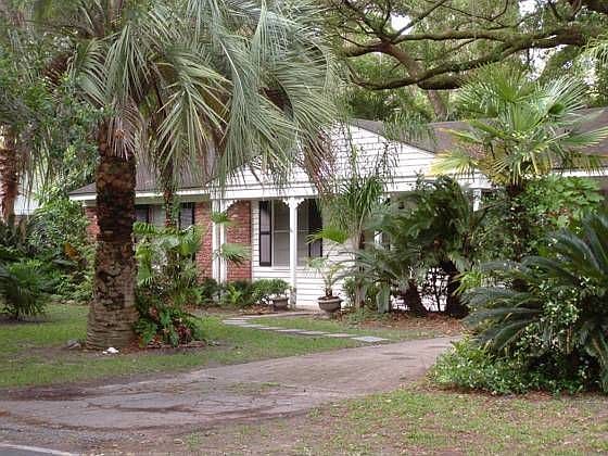 1st image of 121 Riverview Dr