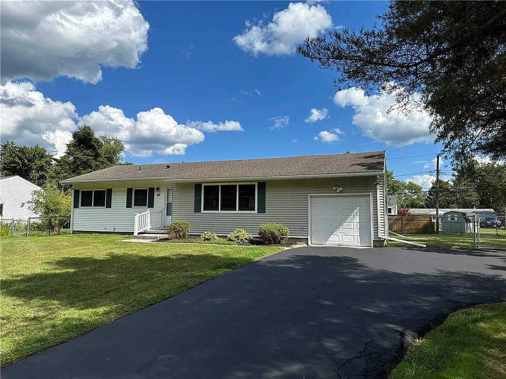 3 bed, 1.0 bath, 1100 sqft, $2,000 — Photo 1