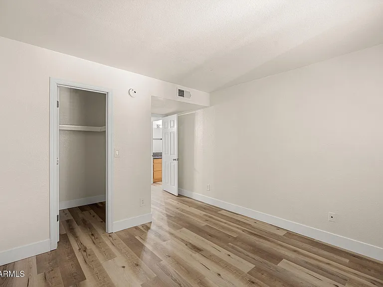 740 W Elm St #207 — Photo 18
