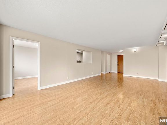 3rd image of 200 Old Palisade Rd