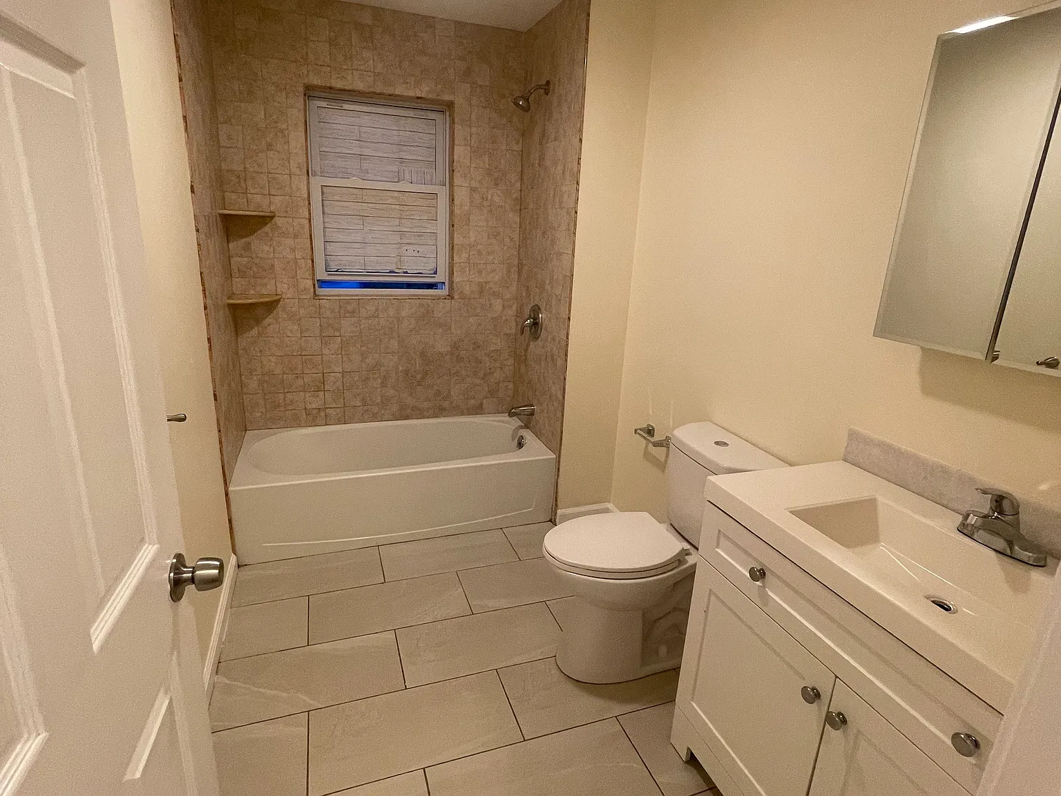3 bed, 1100 sqft, $3,000 — Photo 3