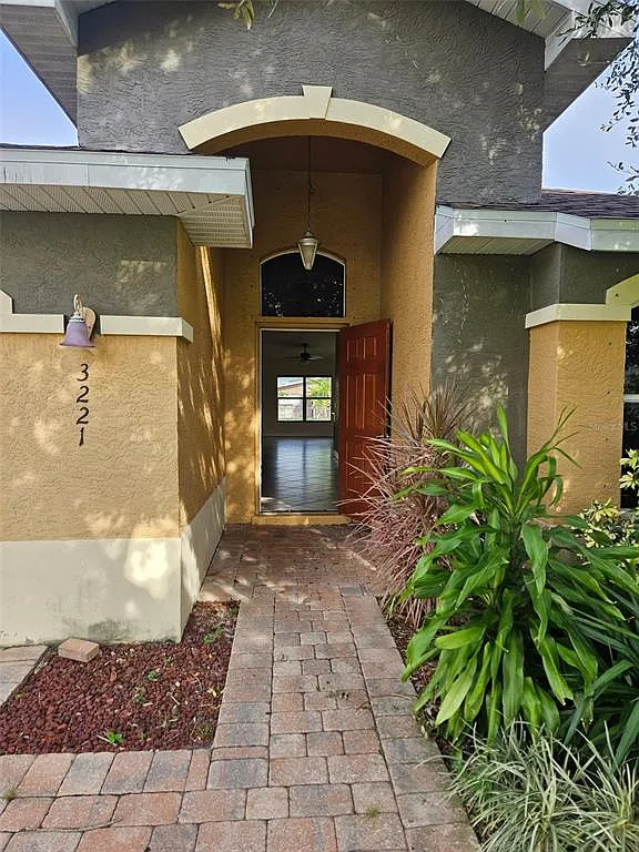 3 bed, 2.0 bath, 1360 sqft, $1,800 — Photo 2