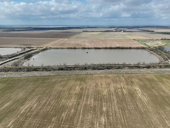 3rd image of 915 Stroh Rd