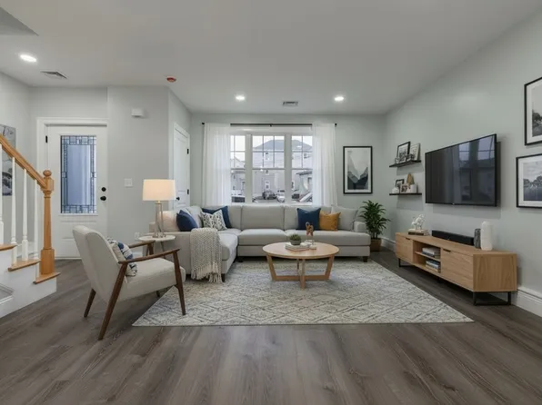 219 Earle St #3, Fall River, MA 02723