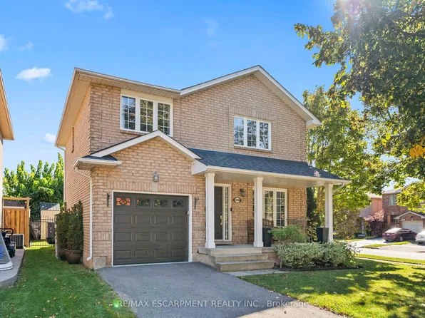 2206 Golden Orchard Trl, Oakville, ON L6M 3N6