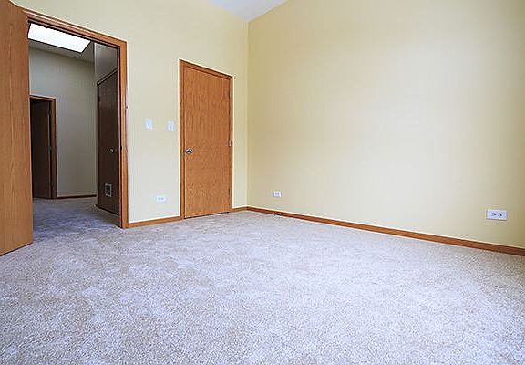5th image of 451 E Bowen Ave