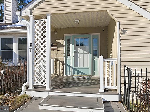 3rd image of 27 Amesbury Rd