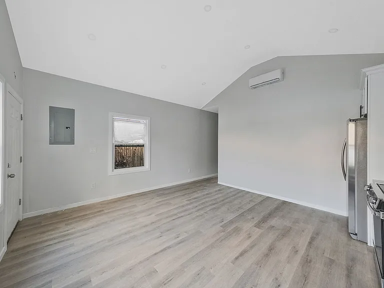 224 Amber St — Photo 12