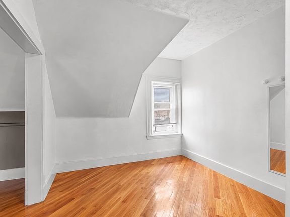 4th image of 50 Hereford St #4