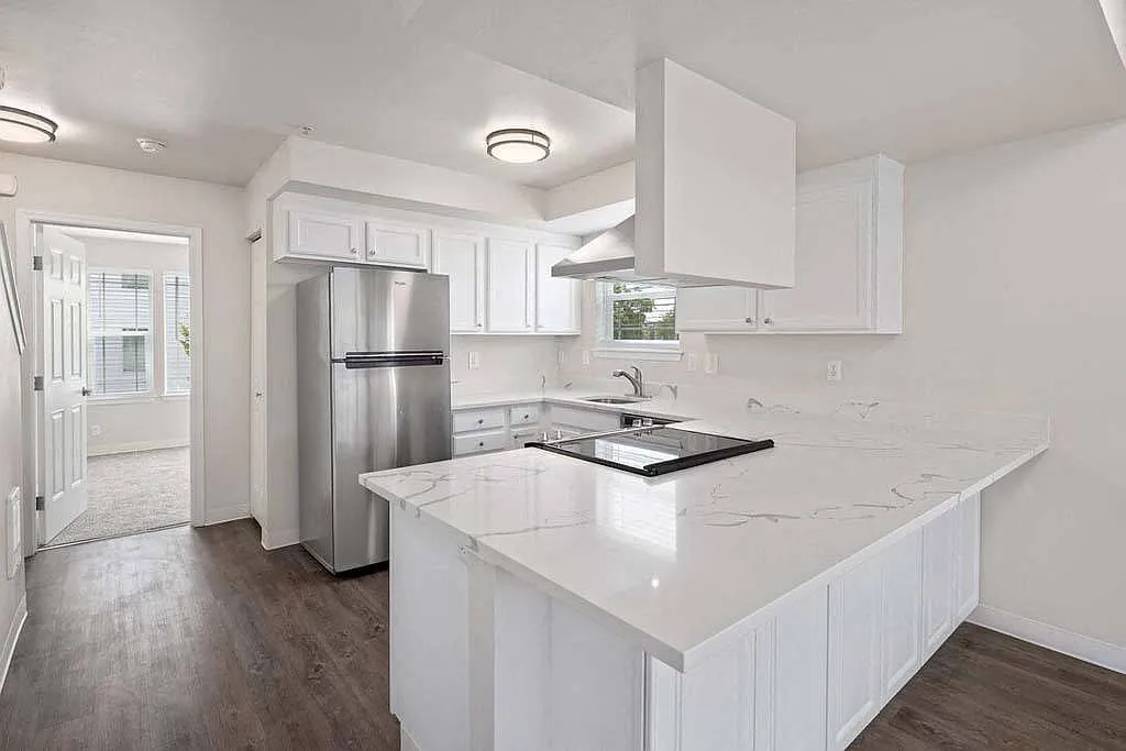 Pine Street Townhomes — Photo 3