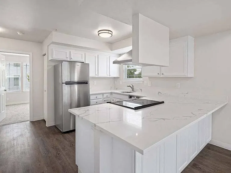 Pine Street Townhomes — Photo 11