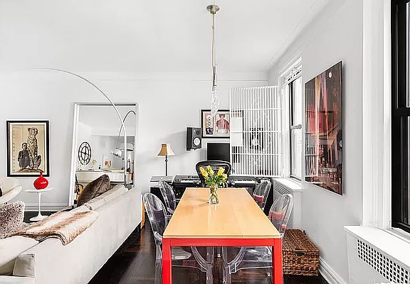 2nd image of 111 W 94th St APT 4A
