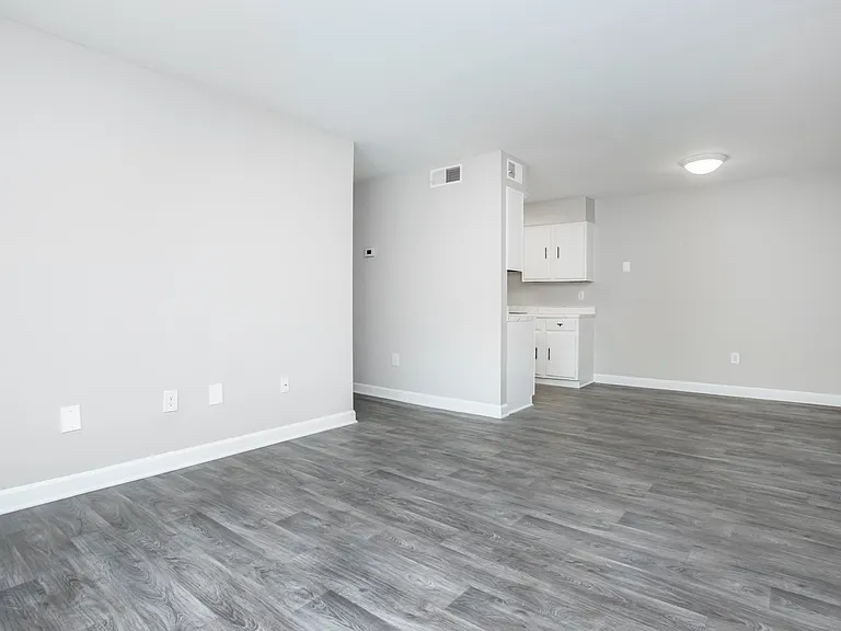 Meadowbrook Apartments — Photo 34