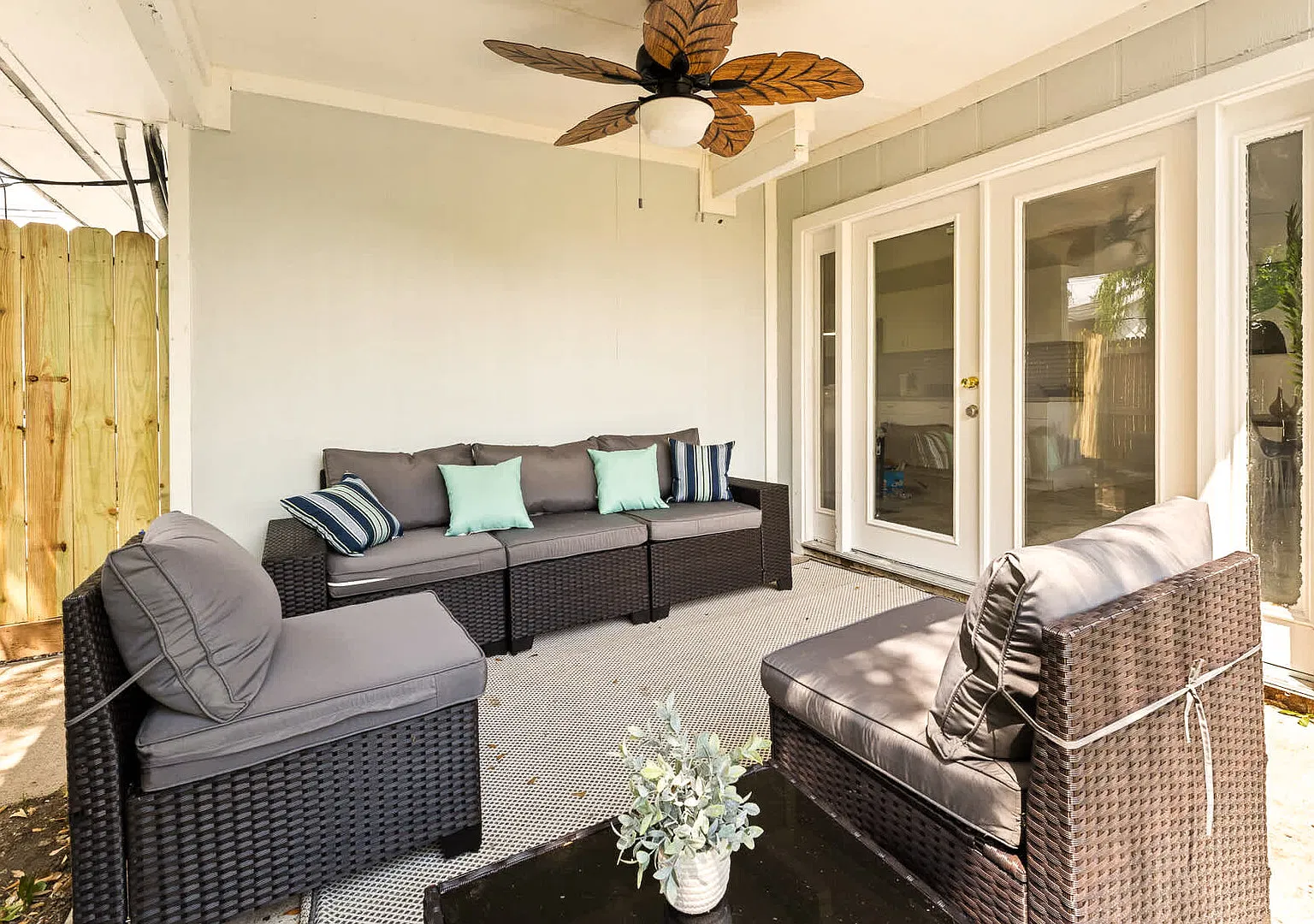 6BR/3BA Port Arthur Home with Cinema & Game Room — Photo 4