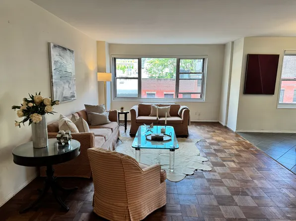 20 East 9th Street image 2 of 29