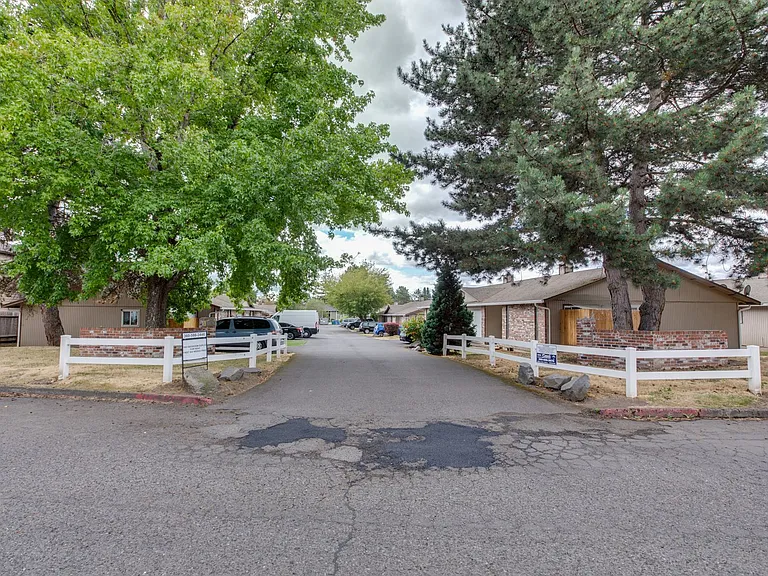 NE34 Duplexes — Photo 19