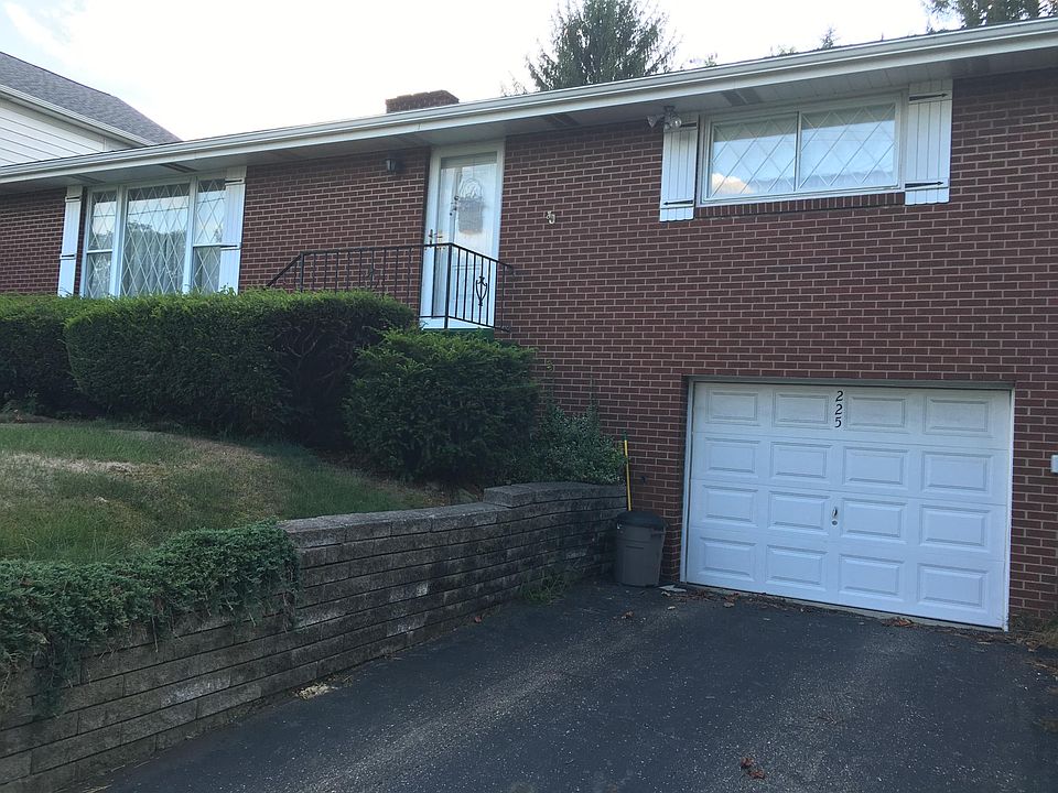 1st image of 225 Lovers Ln