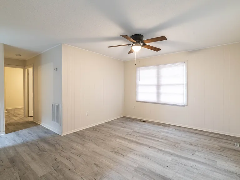 219 Highland Ave — Photo 9