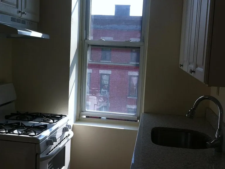 2900 New York Ave #4L — Photo 9