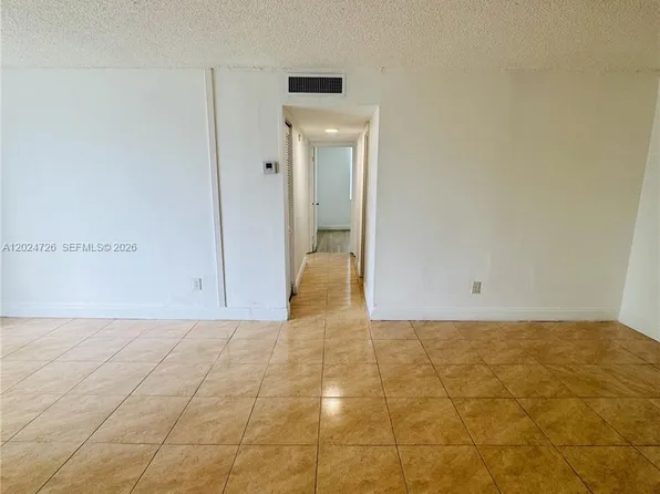 486 NW 165th St Rd, Miami, FL
