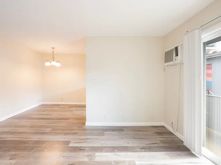 648 N Hayworth Ave — Photo 5