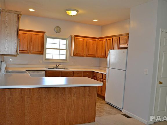 4th image of 928 W Trailcreek Dr #928