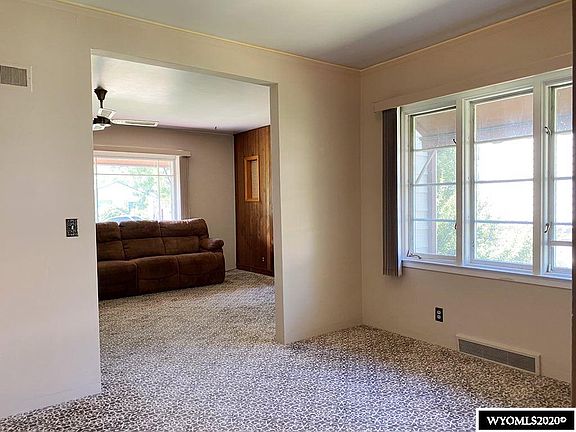 3rd image of 110 W Park Ave