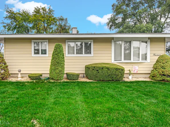 14 Mohawk Dr, Thornton, IL 60476