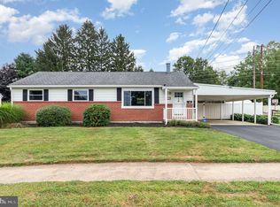 16 Palmer Dr, Camp Hill, PA 17011