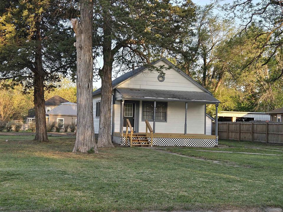 1st image of 301 N Poplar St
