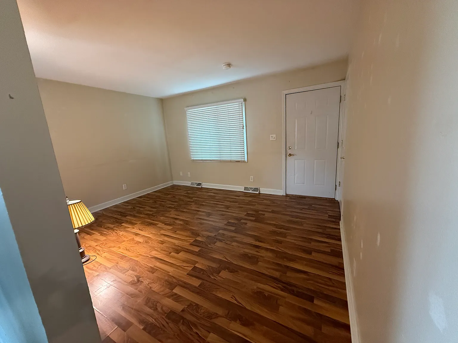 2 bed, 950 sqft, $1,200 — Photo 2