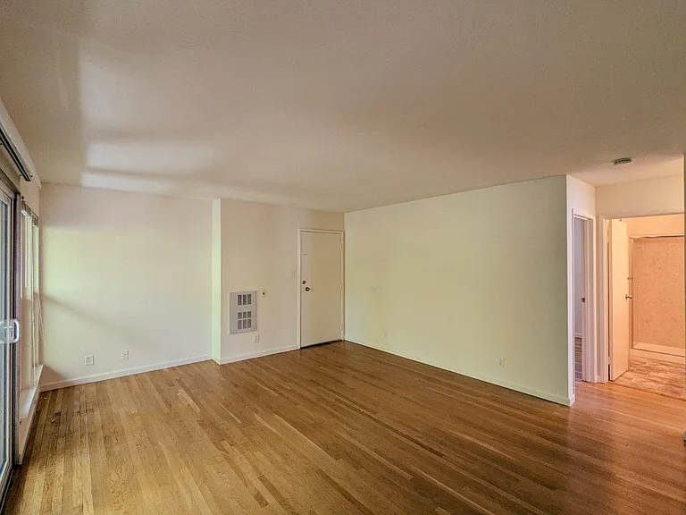 Vanguard Apartments — Photo 11