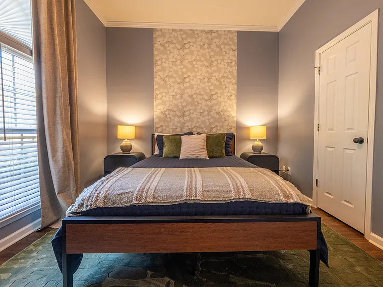 Secondary Bedroom - Queen Bed