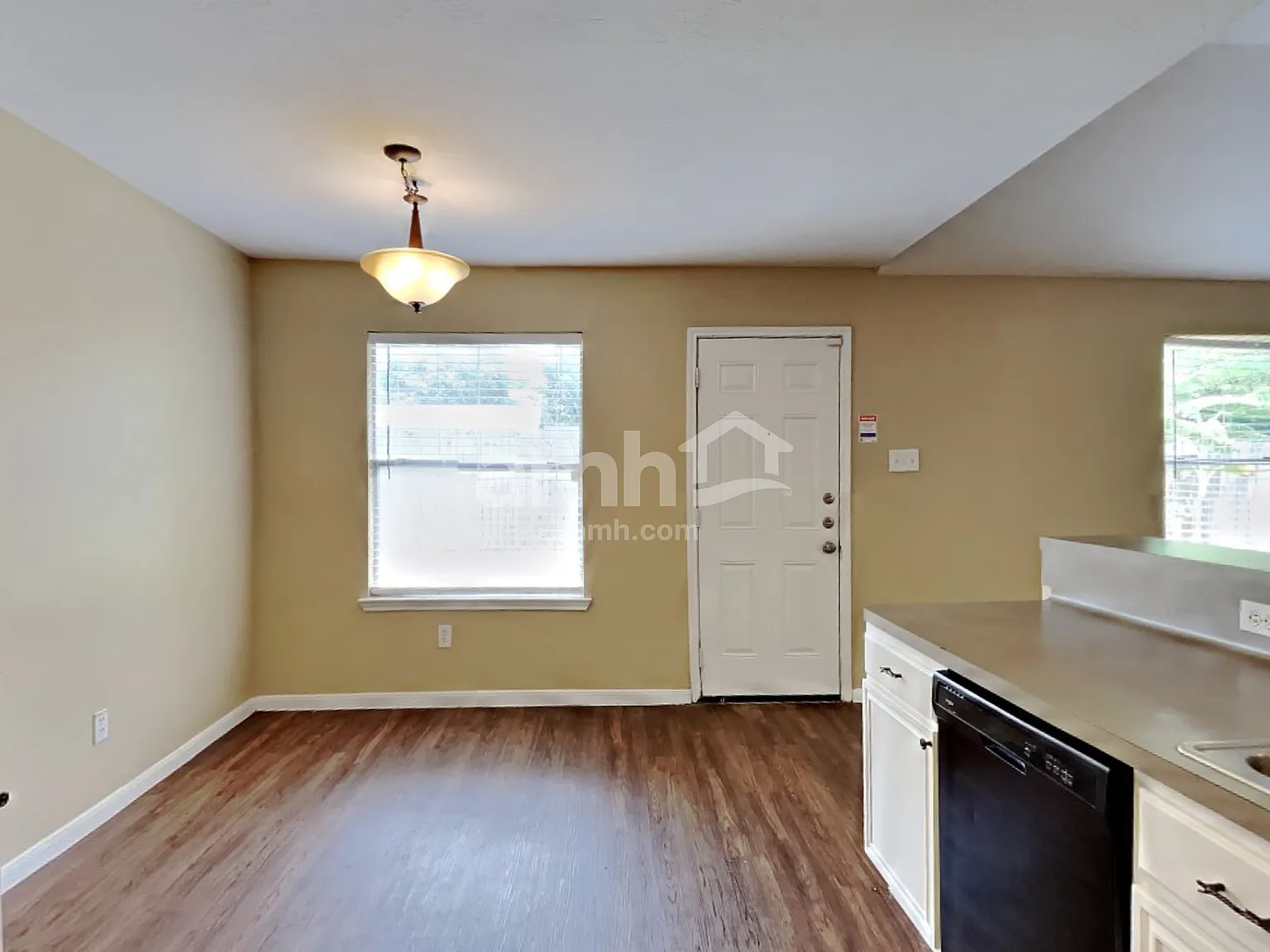 3 bed, 2.0 bath, 1746 sqft, $2,235 — Photo 4