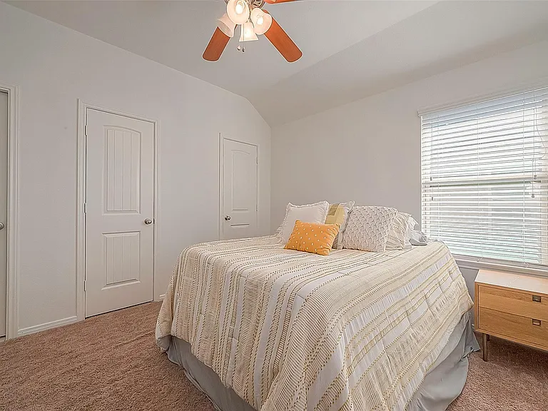 8722 Adrienne Dr — Photo 32