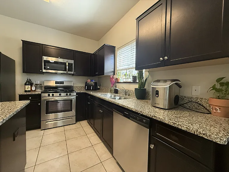 30187 W Avalon Dr — Photo 10
