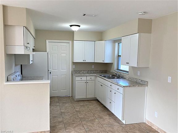 4th image of 306 Schoolside Dr