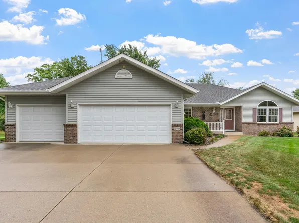 140 Cedar Dr S, Lester Prairie, MN 55354